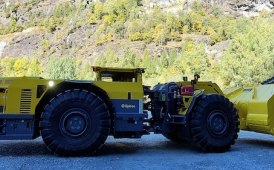 Una pala elettrica alla miniera di Brusada-Ponticelli-Valbrutta a Lanzada